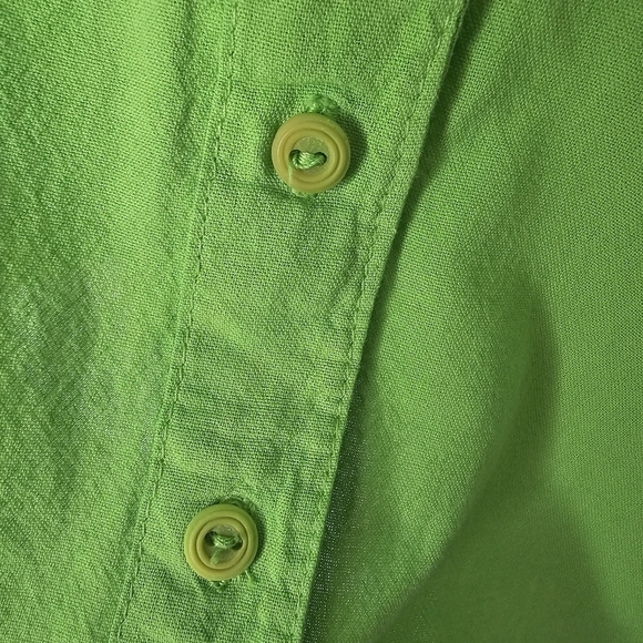 AYME Galapagos Lime Green Embroidered Turtle Blue Foot Boobie Bird Womens Button - Picture 9 of 12